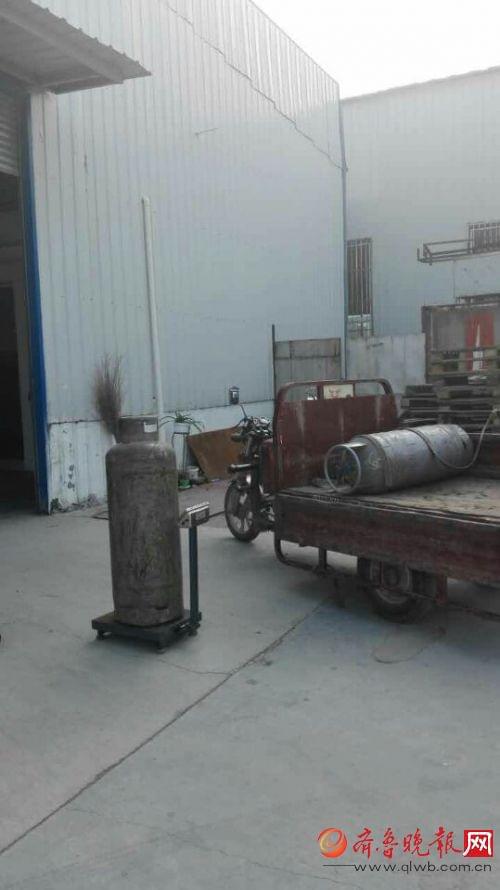 消防隱患零容忍 濟南一食品廠因未設室內(nèi)消火栓與違規(guī)存放液化氣罐被查封